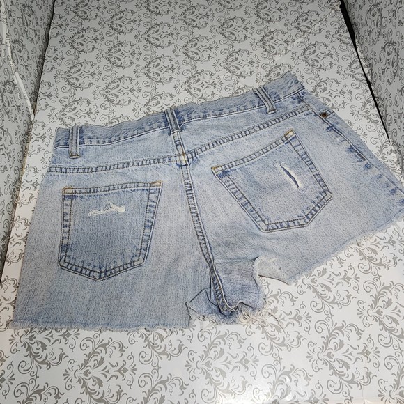 Faded Glory Authentic Brand Distressed Light denim short (4) - Picture 3 of 4